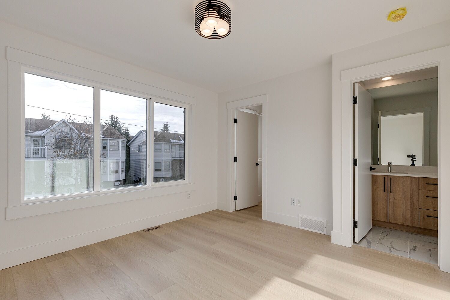 1 - 126 23 Ave NE