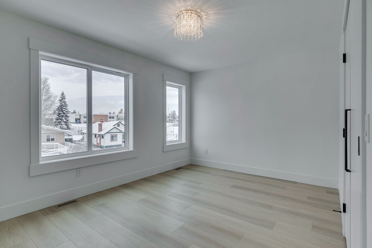1434 38 St SW
