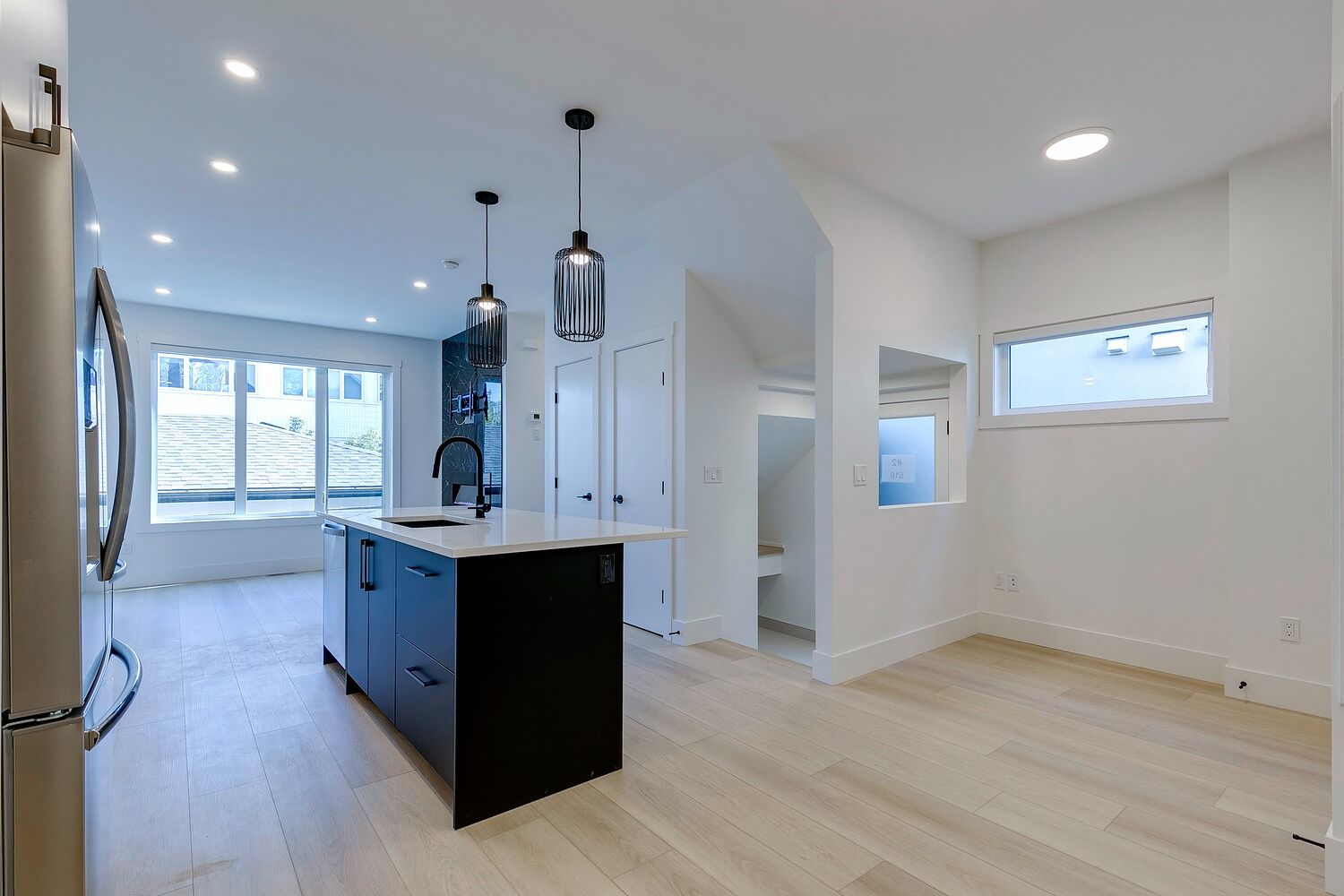 4 - 4 - 516 5 St NE