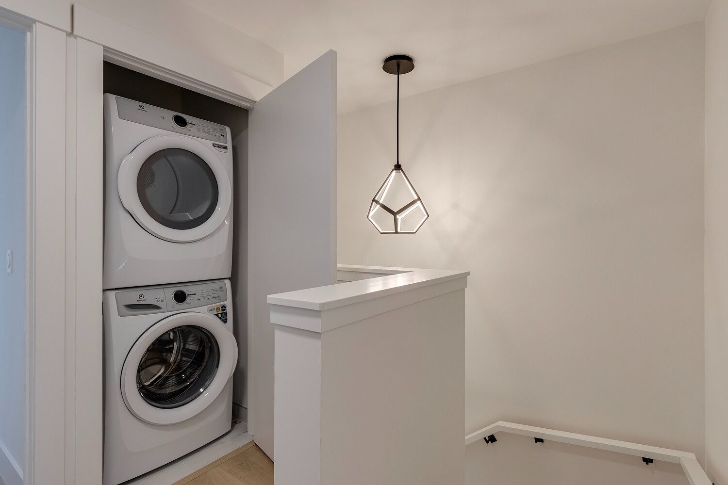 BRAND *NEW* LUXURY TOWNHOUSE - 2 bedroom 2.5 bathrooms