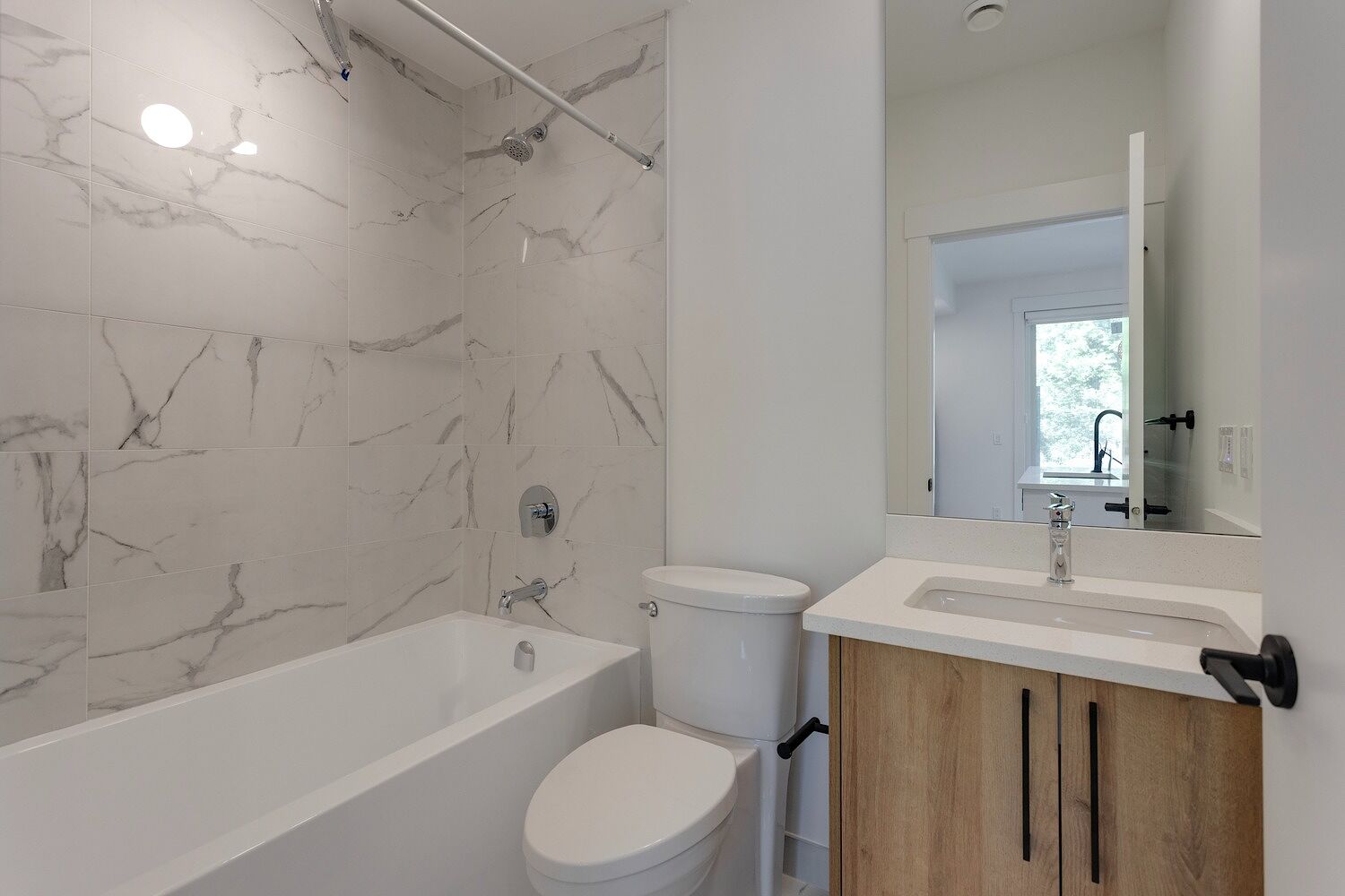 Brande New Luxury 1 bedroom Townhouse in the heart of Bridgeland