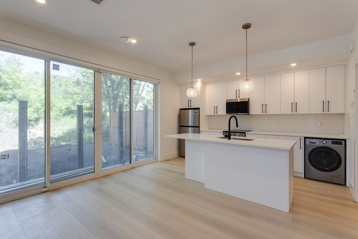 Brande New Luxury 1 bedroom Townhouse in the heart of Bridgeland
