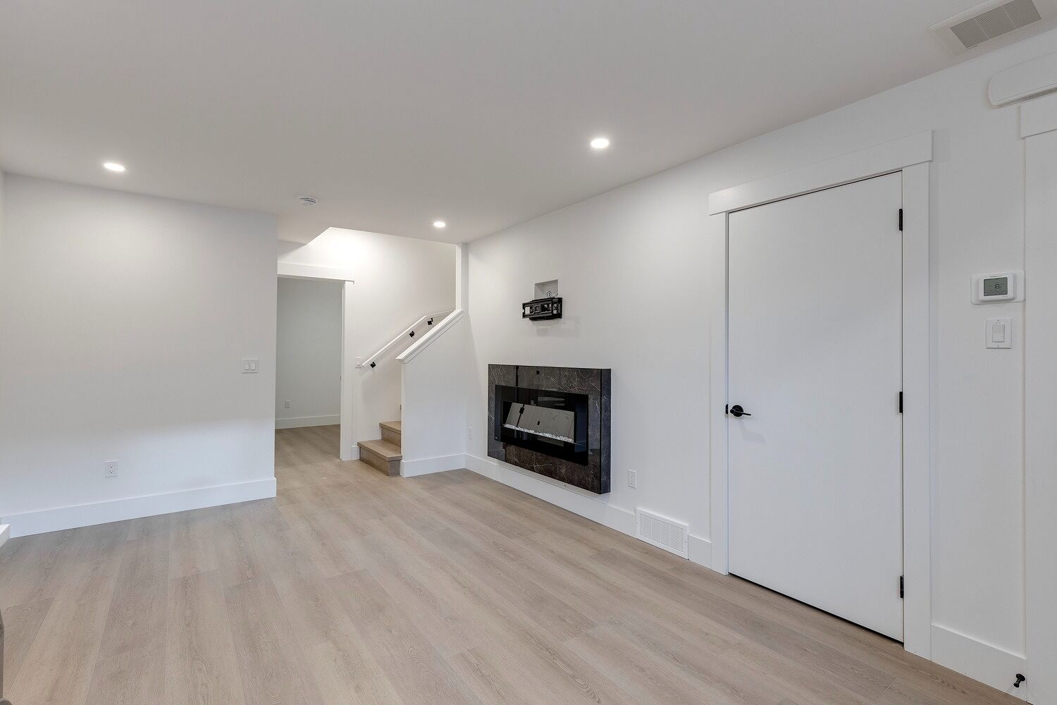 BRAND *NEW* LUXURY 1 BEDROOM BASEMENT SUITE