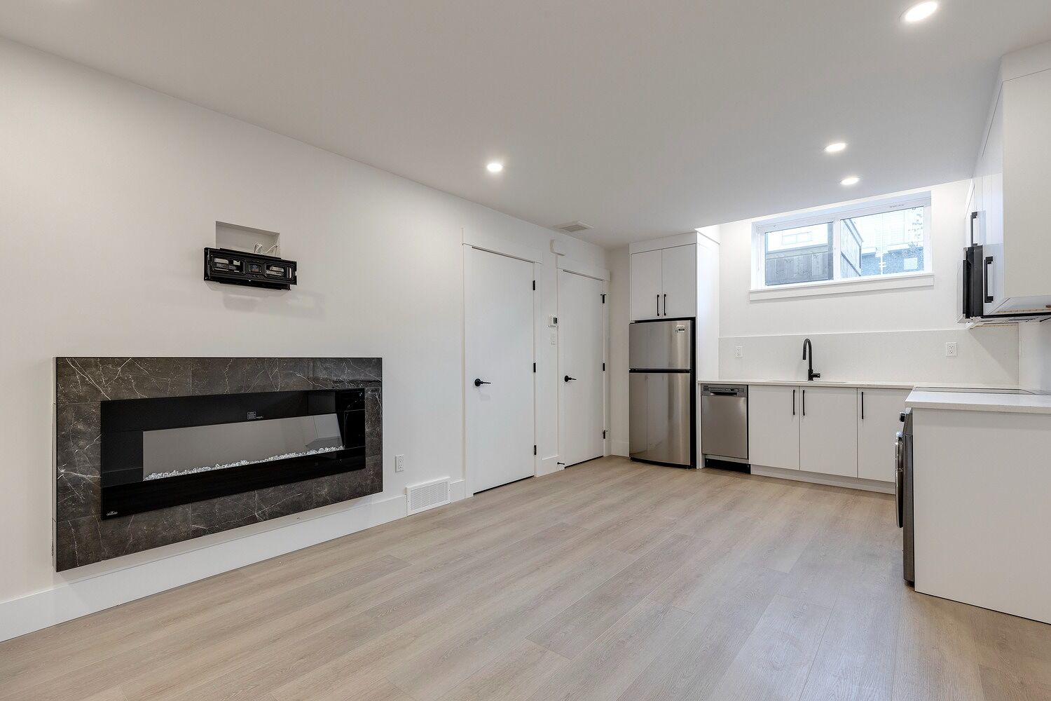 BRAND *NEW* LUXURY 1 BEDROOM BASEMENT SUITE