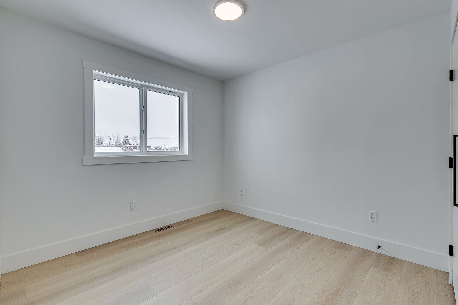 Luxury townhome 2 Bedroom plus Den