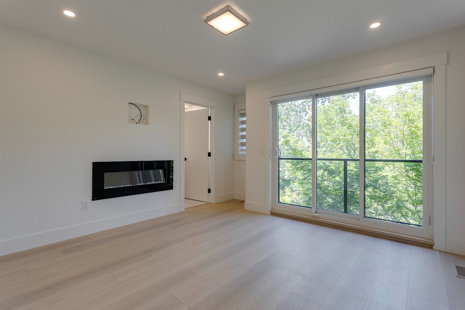 Brande New Luxury Townhomes for Rent – HUGE private yard!