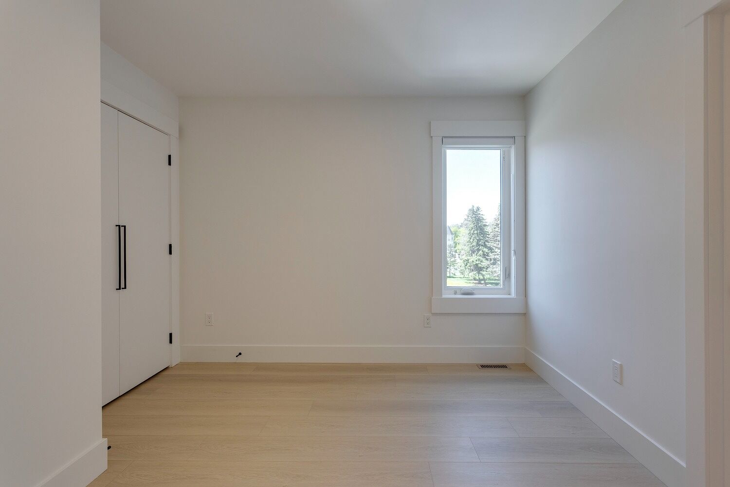 Brande New Luxury Townhomes for Rent – HUGE private yard!