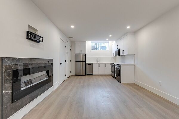 BRAND *NEW* LUXURY 1 BEDROOM BASEMENT SUITE